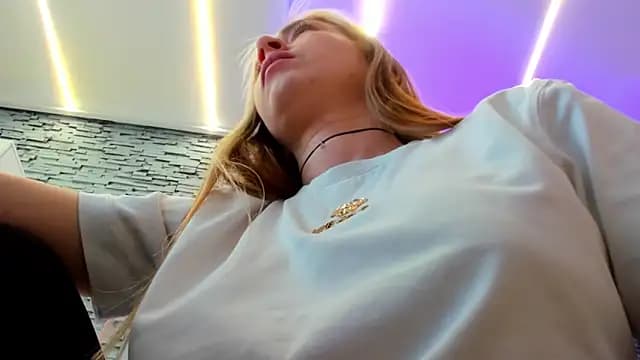 Reina_Cummings live cam