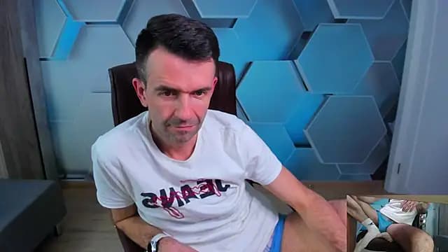 SteveTiger live cam on Stripchat