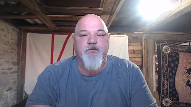 Newfiesausage1972 live cam