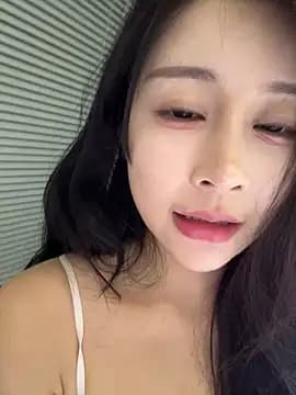yiyi_3523 live cam