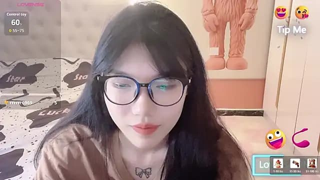zhnmjx2025 live cam on Stripchat