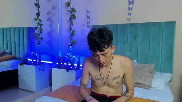 ARIANA_CRI-X live cam