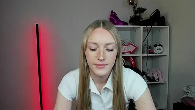 EvelynBlond live cam