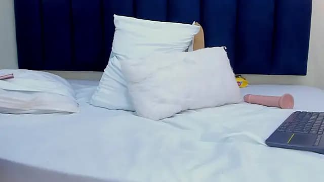 mayaevansmg live cam