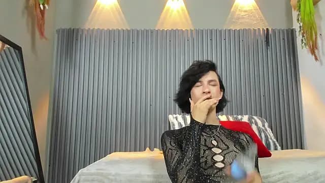 Emmyy_Fantasy live cam on Stripchat