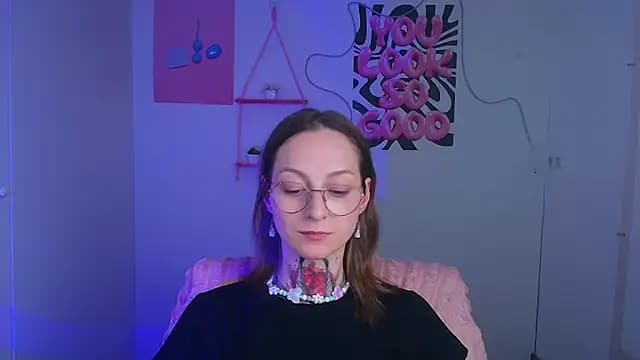 Esmi_Winter live cam on Stripchat