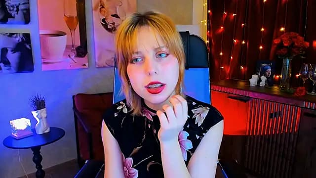 VivienneHebert live cam on Stripchat