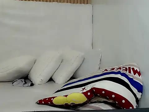 Sassy_stellacummer live cam on Stripchat