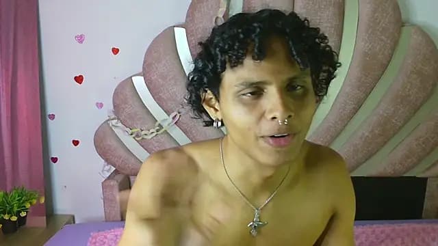 elio_fox live cam on Stripchat