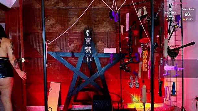 Misstresss_aurora_bdsm live cam on Stripchat