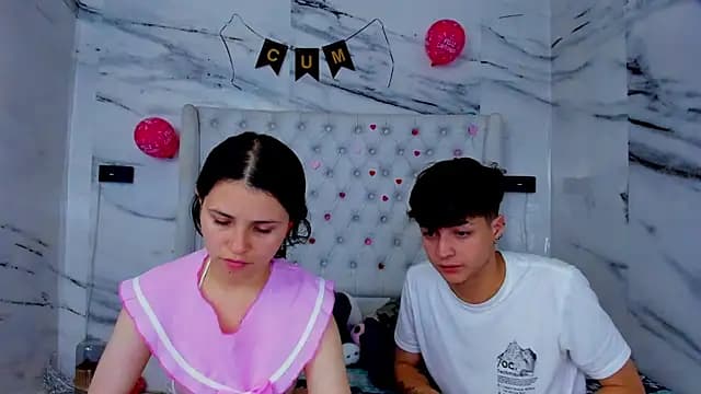 Ari_and_Storm live cam