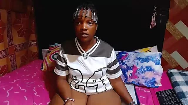 Thickbootykim live cam