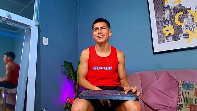 Aron_pulse live cam on Stripchat
