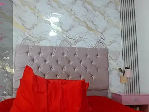 Mia_Coock live cam on Stripchat