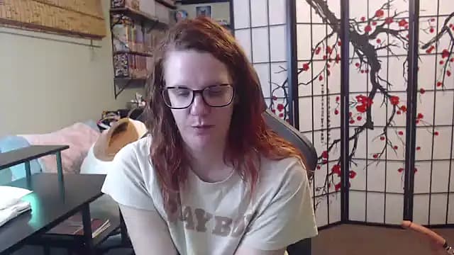 Sarahtineke live cam