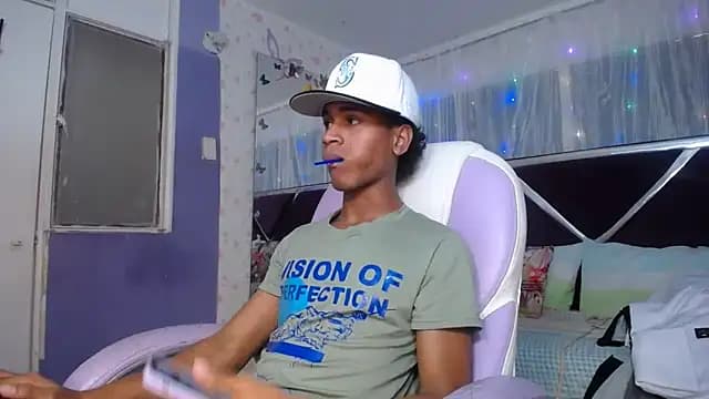 Santy_bigcock_01 live cam