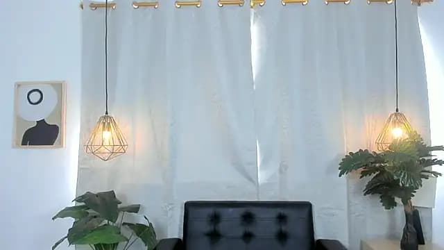 NahomiWhitte live cam