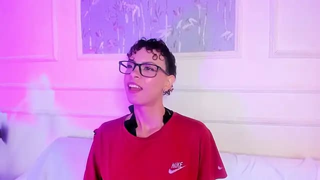 AliceMadnes live cam