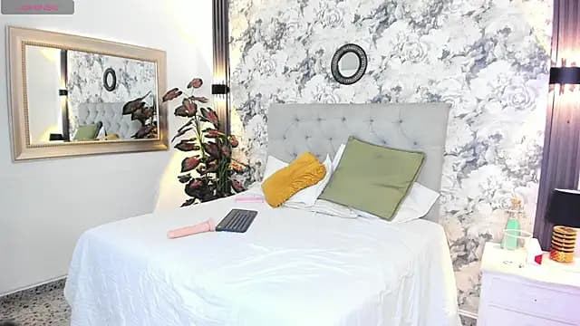 MadameVelouur live cam