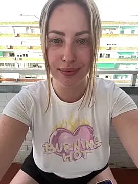 AlisaWhite live cam on Stripchat