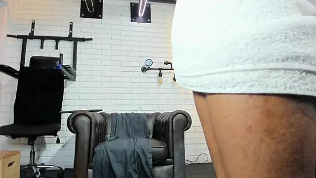 ItaloMoore live cam