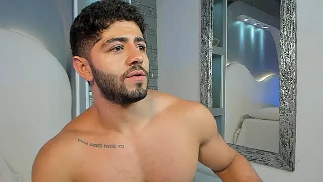 Thiago_moretti live cam on Stripchat