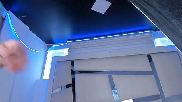 chrystal_js live cam