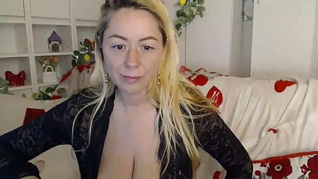 _karolynesyera_ live cam
