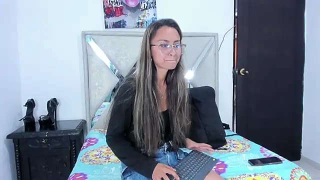 tatiana_valencia live cam on Stripchat