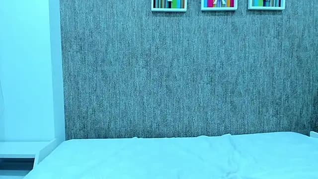 PaulinaKoury live cam on Stripchat