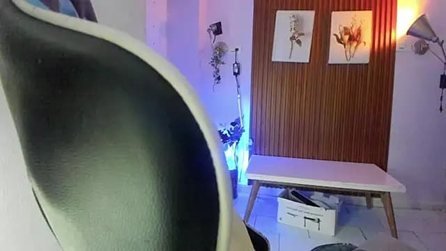 Darwin_mayo live cam on Stripchat