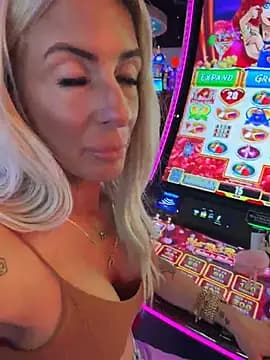 blondiluvsanal live cam