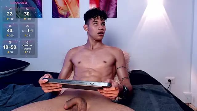 KamiSuarez live cam on Stripchat