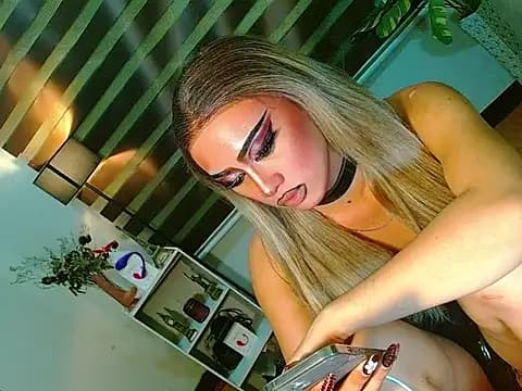 HOLLYWOOD_QUEEN_88 live cam