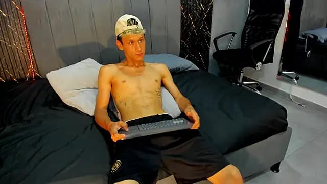 TedyX99 live cam on Stripchat