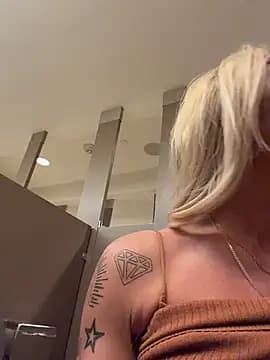 blondiluvsanal live cam