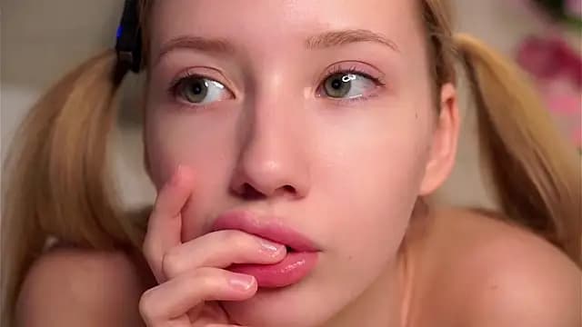 SunnivaCovil live cam