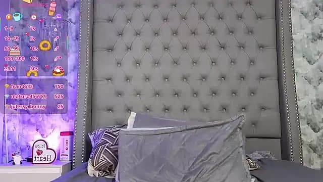 Shantal_Joness live cam on Stripchat