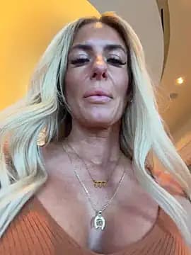 blondiluvsanal live cam