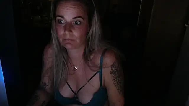 MystiqueMaven live cam