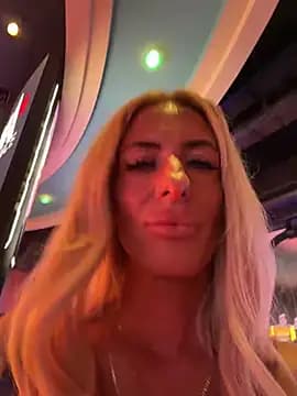 blondiluvsanal live cam