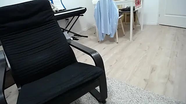 SQUIRRRTER live cam on Stripchat