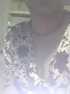 Julilodhi8695 live cam