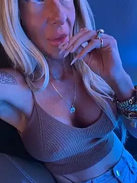 blondiluvsanal live cam