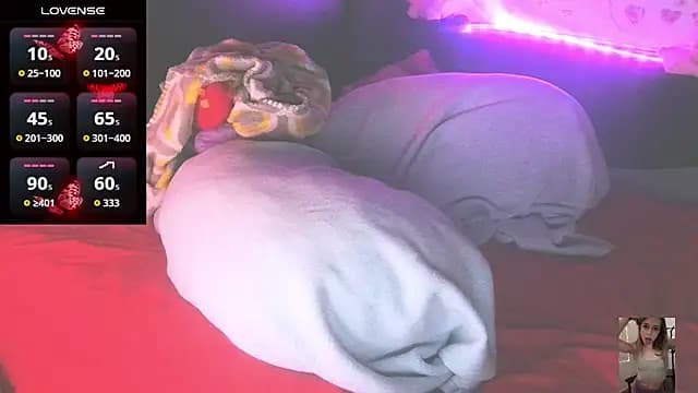 Blondiewithanass live cam