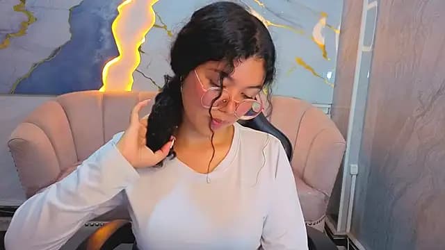 victoria_castillo_b live cam