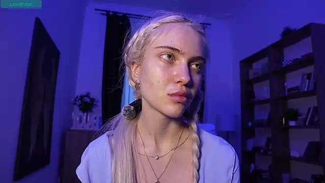 KristalCrowner live cam