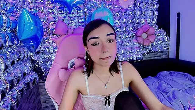lala_cherry live cam on Stripchat