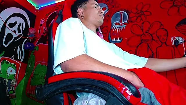 Nikkithebeastx live cam