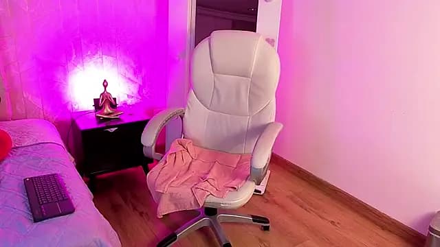 golden_muse26 live cam